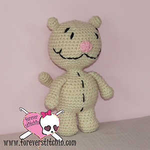 Binoo - Free Crochet Pattern by @foreverstitchin | Featured at Forever Stitchin - Sponsor Spotlight Round Up via @beckastreasures | #fallintochristmas2016 #crochetcontest #spotlight #crochet #roundup